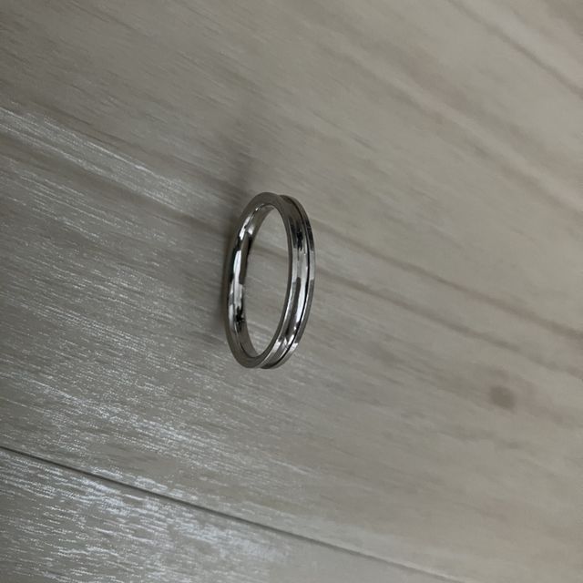 【PILOT BRIDAL(パイロットブライダル)の口コミ】 鍛造製法で、指輪そのものが丈夫であること。
内側が窪んだデザインなので…