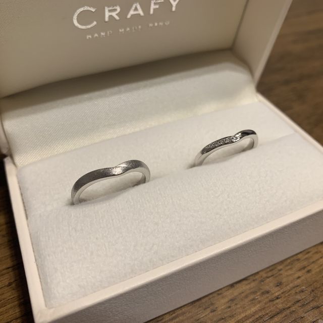 【CRAFY(クラフィ)の口コミ】 価格とデザインで決めました。ペアで作りましたがお互い10万もいかず、仕…