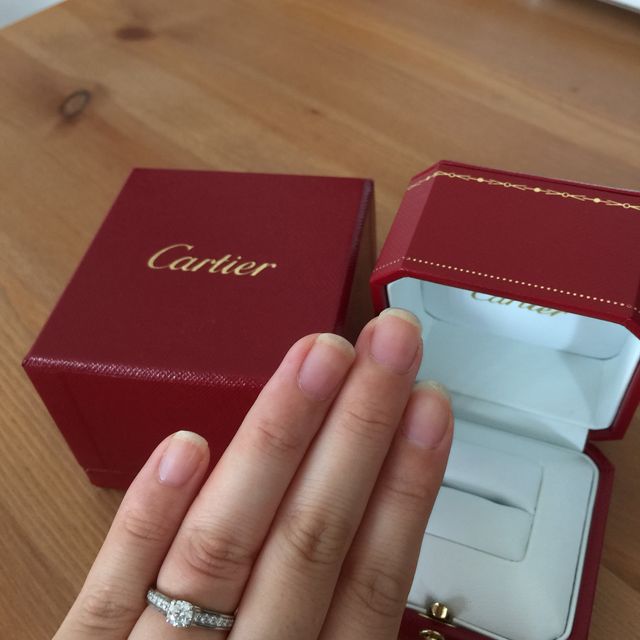 【カルティエ(Cartier)の口コミ】 最終的には主人が決めて購入してくれました。
このデザインは結婚指輪との…