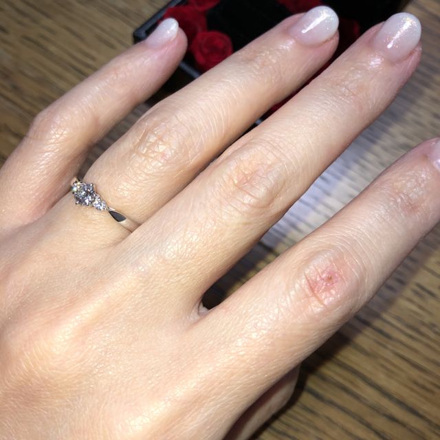 【エクセルコダイヤモンド(EXELCO DIAMOND)の口コミ】 決め手になったのは、なんといってもデザインの可愛さでした。側面から見…