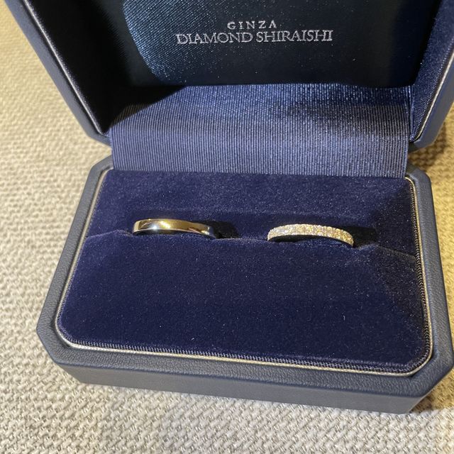 【銀座ダイヤモンドシライシの口コミ】 デザインと着け心地です。
ダイヤモンドは時計で表す9時〜3時の位置にしっ…