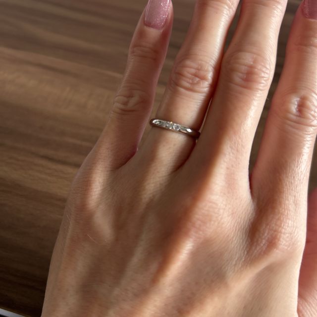 【4℃ BRIDAL(ヨンドシーブライダル)の口コミ】 デザインと価格重視で結婚指輪を選びました。
他のブランドのもので可愛い…