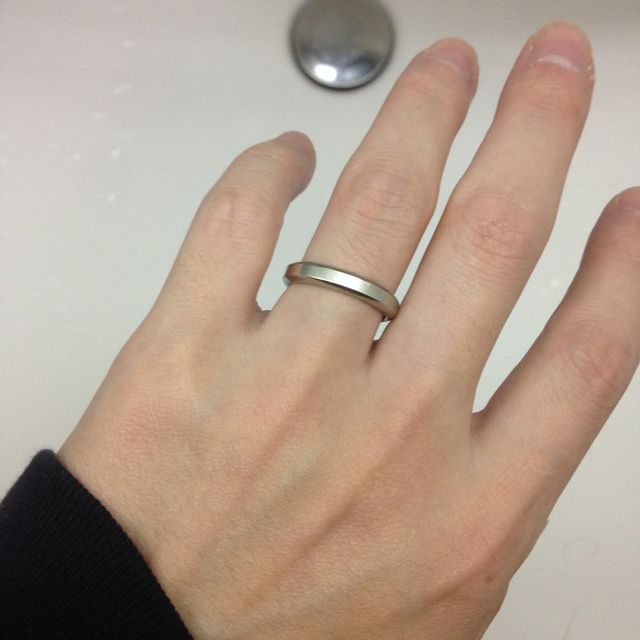 【CHRISTIAN BAUER(クリスチャンバウアー)の口コミ】 有名ブランドの男性側の指輪は細いデザインが多く、もう少し太い指輪を探…