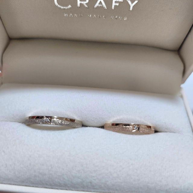 【CRAFY(クラフィ)の口コミ】 自分たちらしさが出せるデザインを考えました。
せっかくならとどちらのリ…