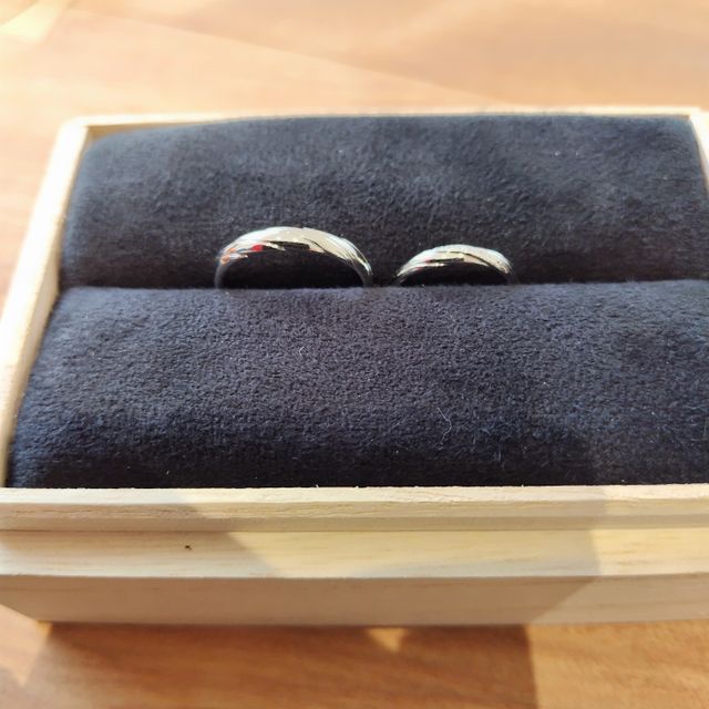 【出雲結(いずもゆい)の口コミ】 デザインのしめ縄がよかった。色落ちしないためにプラチナにもでき
ついて…