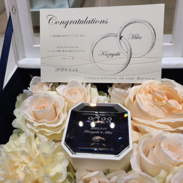 【4℃ BRIDAL(ヨンドシーブライダル)の口コミ】 二人の指輪を並べると、羽の形になる指輪。そこが気に入りました。色はピ…