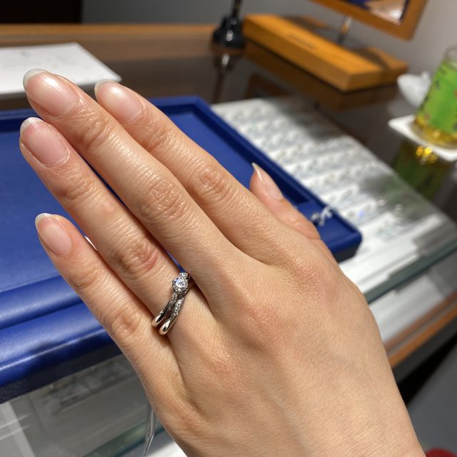 【銀座ダイヤモンドシライシの口コミ】 ダイヤモンドの輝きに負けました！
ダイヤモンドとデザインの相性がとても…