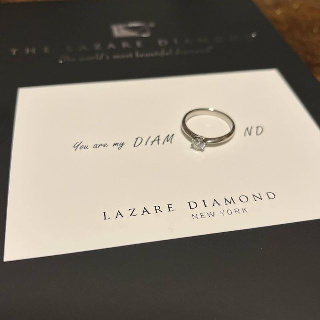 【ラザール ダイヤモンド(LAZARE DIAMOND)の口コミ】 シンプルなデザインに惹かれて見に行きましたが、実際に虹色に輝くダイヤ…