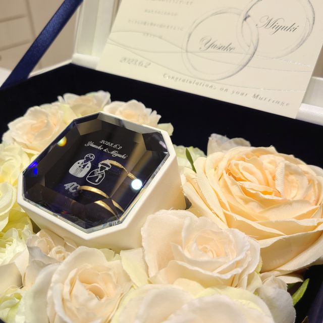 【4℃ BRIDAL(ヨンドシーブライダル)の口コミ】 色々とリングを拝見、試着させていただいた中でも、彼は艶消しとウェーブ…