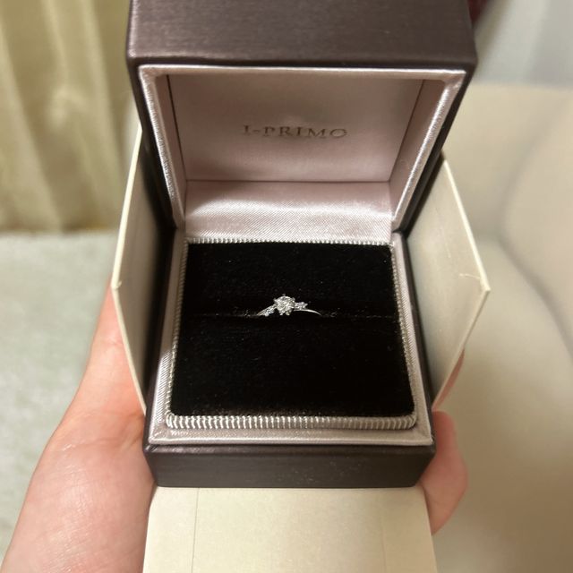 【アイプリモ(I-PRIMO)の口コミ】 あまり派手なデザインは普段つけないため、ダイヤモンドがありつつも大き…