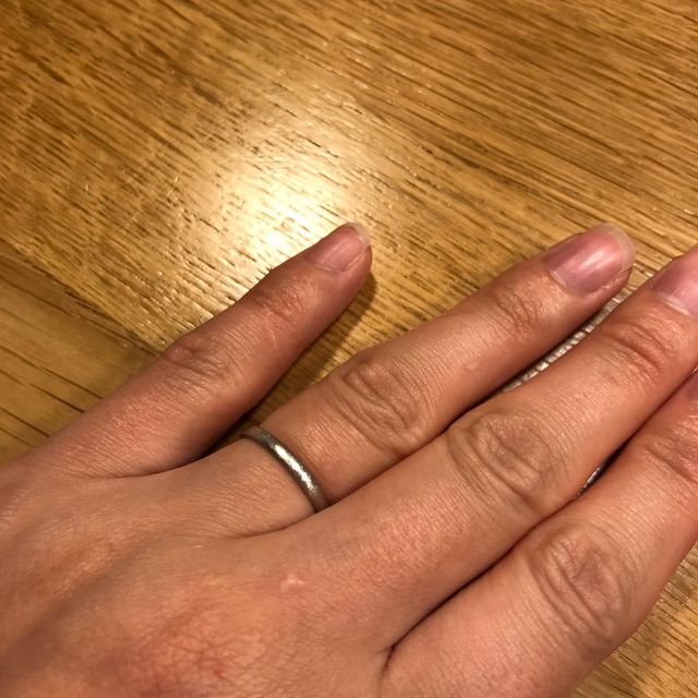 【4℃ BRIDAL(ヨンドシーブライダル)の口コミ】 結婚指輪にはあまりこだわりがなくシンプルで飽きのこない物を探していて…