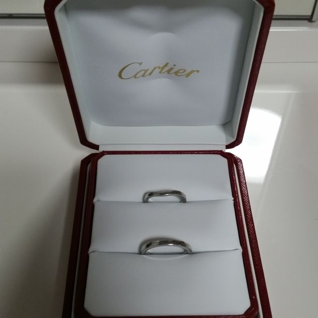 【カルティエ(Cartier)の口コミ】 石付きのものとも迷いましたが、石が取れたり傷付いたりするのは嫌だった…