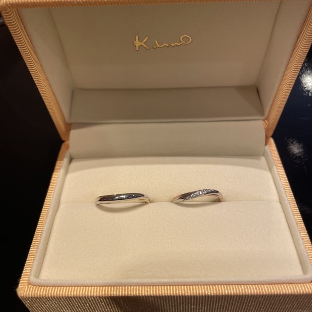 【ケイウノ ブライダル(K.UNO BRIDAL)の口コミ】 二色使いのデザインに一目惚れしました。公式サイトに掲載されている画像…