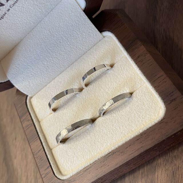 【TANZO.(鍛造指輪)の口コミ】 【製造方法】夫ともに左利きであるため、傷付きにくく丈夫な鍛造方法のも…