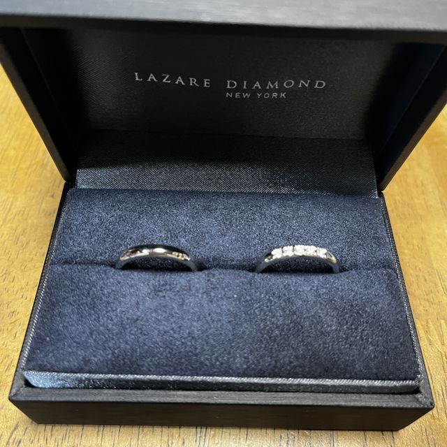 【ラザール ダイヤモンド(LAZARE DIAMOND)の口コミ】 デザイン、価格、接客全てを総合し購入する事に決めました。
シンプルなス…