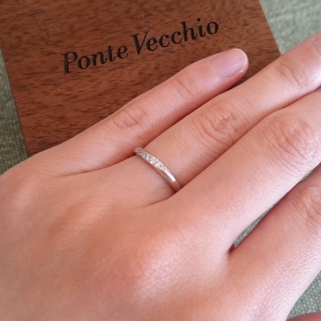 【Ponte Vecchio(ポンテヴェキオ)の口コミ】 仕事柄派手な指輪が出来ないのと普段カジュアルな服装が多いので､細見でシ…