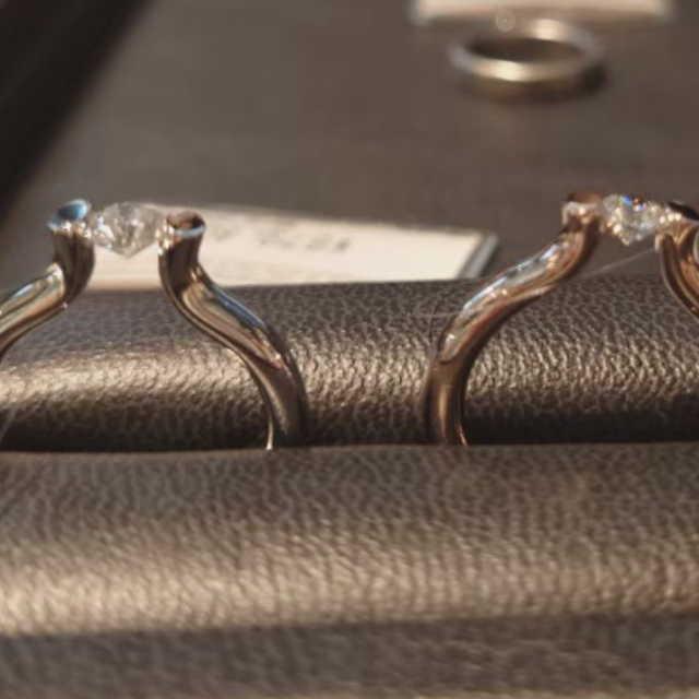 【NIESSING(ニーシング)の口コミ】 最初見た時には石座が無い状態でどうやってダイヤを止めているのか不思議…