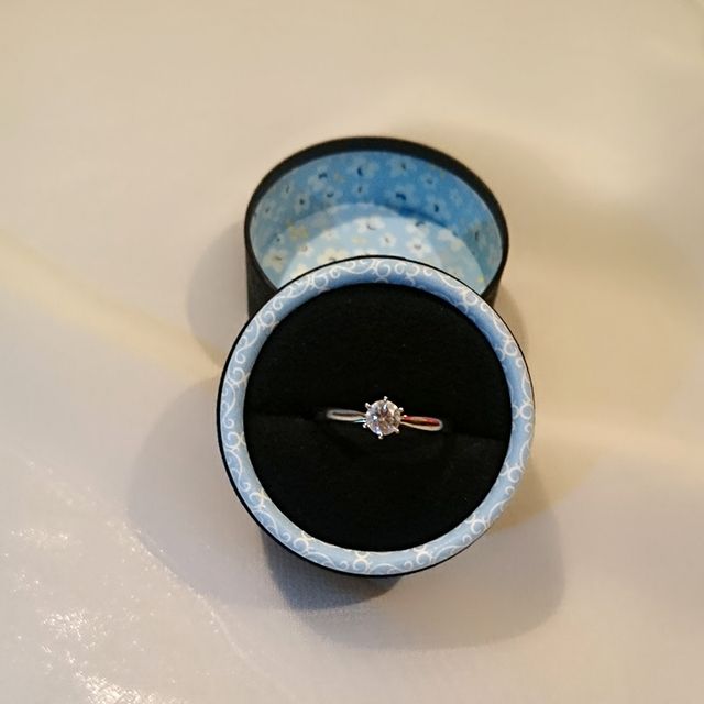 【Princess Bijou(プリンセス・ビジュー)の口コミ】 とにかくこのシンプルだけど、王道の婚約指輪というデザインに一目惚れで…
