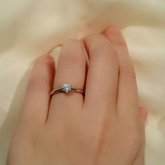 【Princess Bijou(プリンセス・ビジュー)の口コミ】 とにかくこのシンプルだけど、王道の婚約指輪というデザインに一目惚れで…