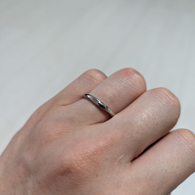 【銀座ダイヤモンドシライシの口コミ】 デザインに一目惚れと、付け心地がしっくりフィットしたのが決め手となり…