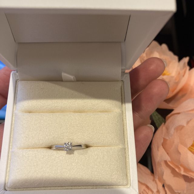 【TASAKI(タサキ)の口コミ】 1番の決め手はデザイン。
一石のデザインはどのブランドにもだいたいあり…