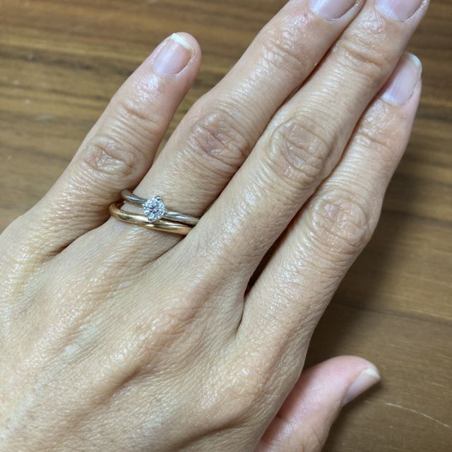 【銀座ダイヤモンドシライシの口コミ】 つけ心地がよく、手に馴染むデザインなことです。また石なし、素材も自由…