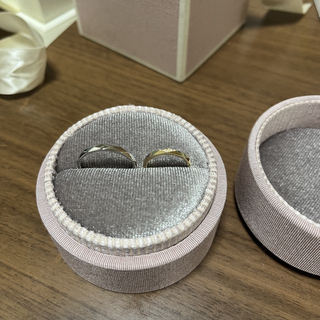 【LOVE NOTESの口コミ】 ゴールドの指輪かプラチナにするか悩みましたが購入した指輪は色、形とも…