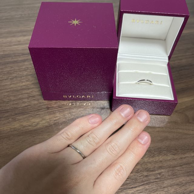 【ブルガリ(BVLGARI)の口コミ】 ずっと着け続けるものなので、シンプルなものをと考えていた。いろいろ調…