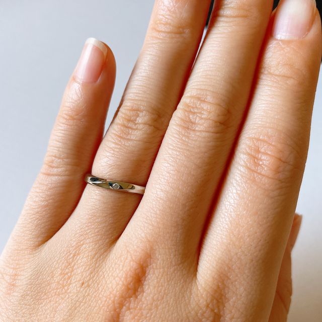 【4℃ BRIDAL(ヨンドシーブライダル)の口コミ】 デザインと付けた時の雰囲気が良かった。
婚約指輪はハーフエタニティだっ…