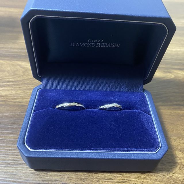 【銀座ダイヤモンドシライシの口コミ】 指輪に込められた想いやコンセプト、デザインを重視して購入しました。
初…