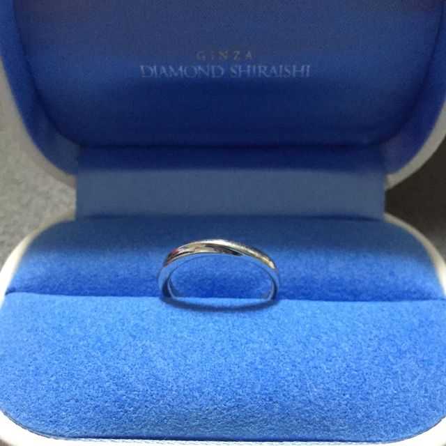 【銀座ダイヤモンドシライシの口コミ】 店員さんの接客がとても丁寧で、希望しているタイプの指輪を試着後、一緒…
