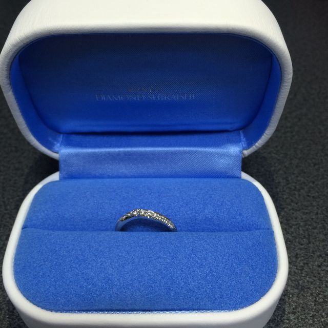 【銀座ダイヤモンドシライシの口コミ】 仕事上、指輪が出来ないので、休日中心で着ける指輪を探していました。
こ…