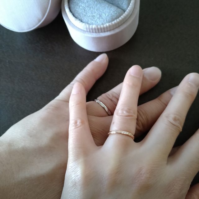 【LOVE NOTESの口コミ】 シンプルで細身のデザインでピンクゴールドのものを希望していました。自…