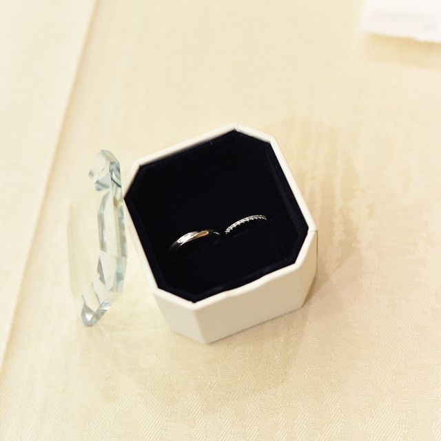 【ヴァンドーム青山(VENDOME AOYAMA)の口コミ】 婚約指輪を決めてから結婚指輪を探しました。
婚約指輪と結婚指輪二本重ね…