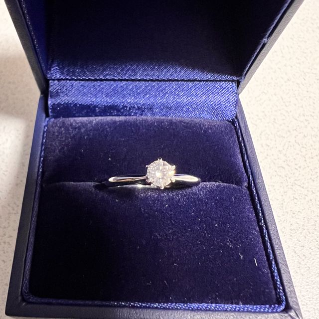 【銀座ダイヤモンドシライシの口コミ】 プロポーズリングというプローポーズ後に改めてリングを選ぶ物にしました…