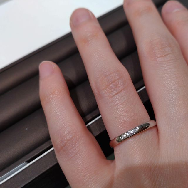 【アイプリモ(I-PRIMO)の口コミ】 ユノーという指輪です。初めはストレートでシンプルなデザインを希望して…