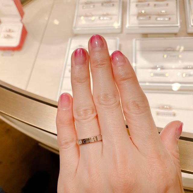 【カルティエ(Cartier)の口コミ】 カルティエの中でも少しゴツゴツしたタイプの指輪なので、あまり持ってい…