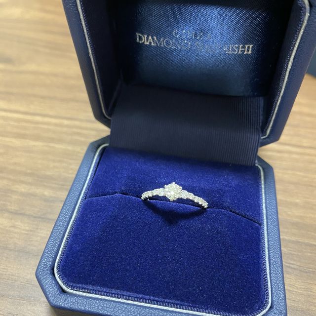 【銀座ダイヤモンドシライシの口コミ】 メレありのキラキラ輝くデザインで、普段使いできるような爪が飛び出てな…