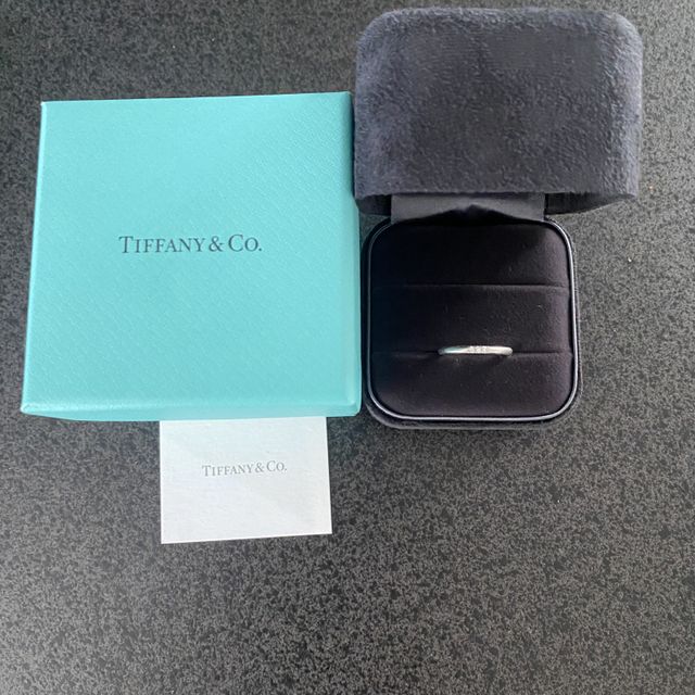 【ティファニー(Tiffany & Co.)の口コミ】 婚約指輪と同じブランドのものを選び、統一感を出したかったから。また、…