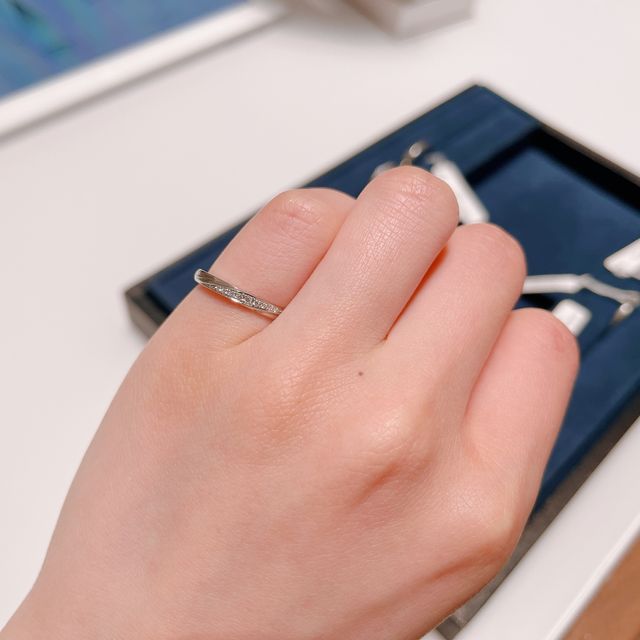 【4℃ BRIDAL(ヨンドシーブライダル)の口コミ】 シンプルなデザインが多いけれど、洗練されていてとても魅力的でした。そ…