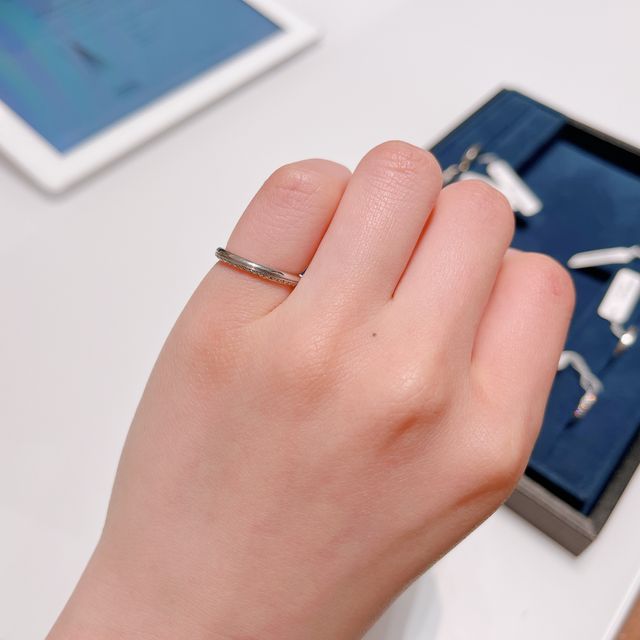 【4℃ BRIDAL(ヨンドシーブライダル)の口コミ】 シンプルなデザインが多いけれど、洗練されていてとても魅力的でした。そ…