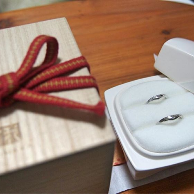 【俄(にわか)の口コミ】 指がきれいに見えるように、カーブ状もしくはV字で探していました。
その…