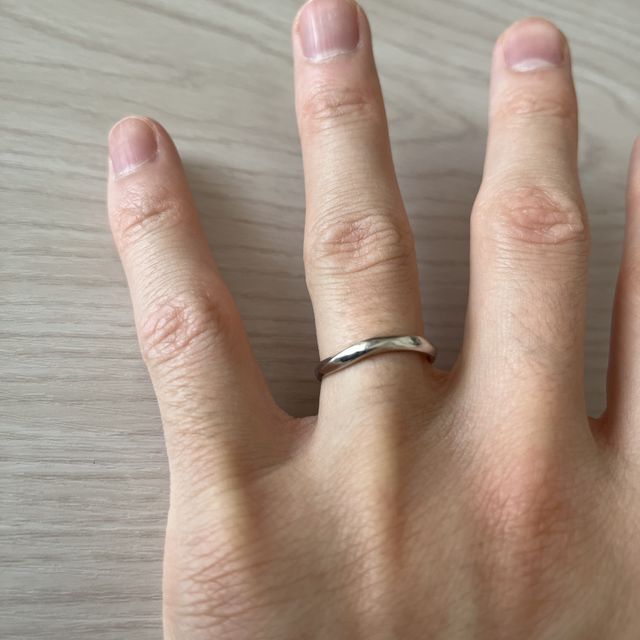 【銀座ダイヤモンドシライシの口コミ】 着け心地とデザインのお揃い感が決め手でした。
他のデザインの指輪でも着…