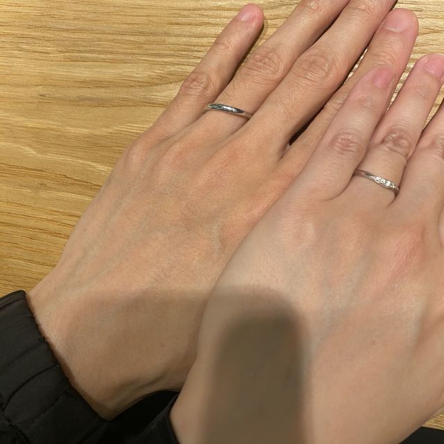 【BIJOUPIKO(ビジュピコ)の口コミ】 ライン状にダイヤが並んでいて指がとても綺麗で上品に見えました。
男性デ…