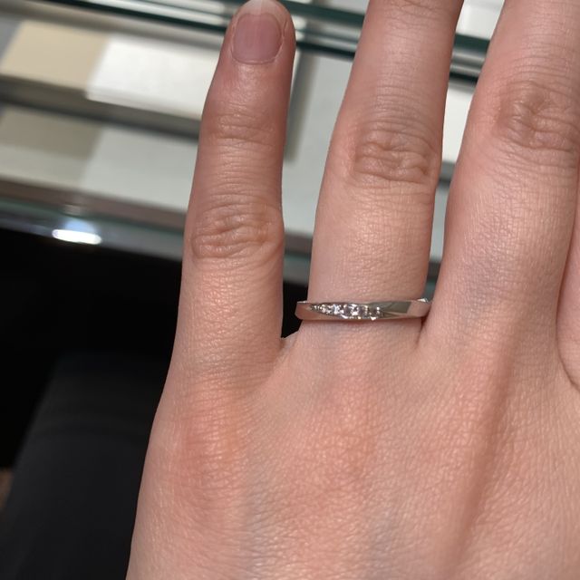 【アイプリモ(I-PRIMO)の口コミ】 ストレートタイプで派手すぎずシンプルすぎない指輪を探していました。他…