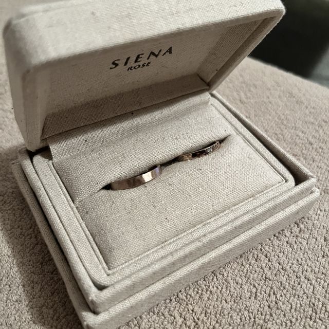 【SIENAROSE(シエナロゼ)の口コミ】 お互い同じデザインにするつもりがなかったので、それぞれ好きなデザイン…