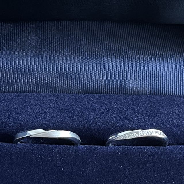 【銀座ダイヤモンドシライシの口コミ】 プラチナとピンクゴールドの2種が使われているデザインと、プラチナ1種の…