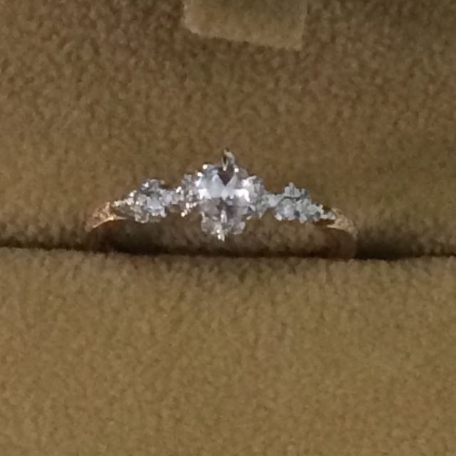 【AbHeri(アベリ)の口コミ】 レトロな雰囲気のあるローズカットのダイヤモンドと植物をイメージした繊…