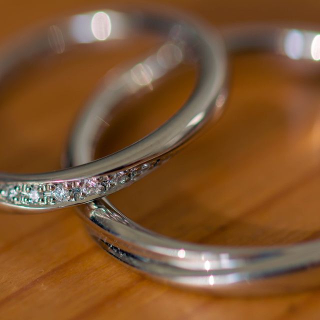 【銀座ダイヤモンドシライシの口コミ】 ストレートタイプでダイヤが捻って入っているものを探していました。たま…