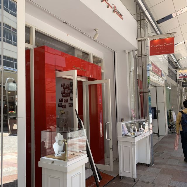 【アンジェリックフォセッテ(Angelique Fossette)の口コミ】 何店舗も巡って指輪の好きなデザインはだいたい決めていました。自分の指…